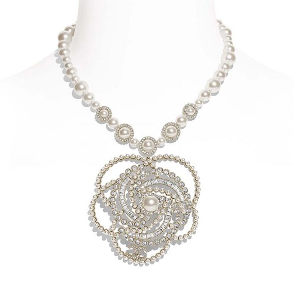 Chanel Women Necklace in Metal Glass Pearls & Diamantés-White