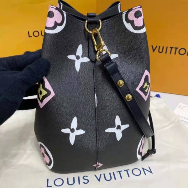 Louis Vuitton LV Women NéoNoé MM Bucket Bag Black Monogram Coated Canvas (14)