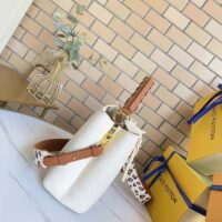 Louis Vuitton LV Women Capucines MM Handbag Cream Taurillon Leather