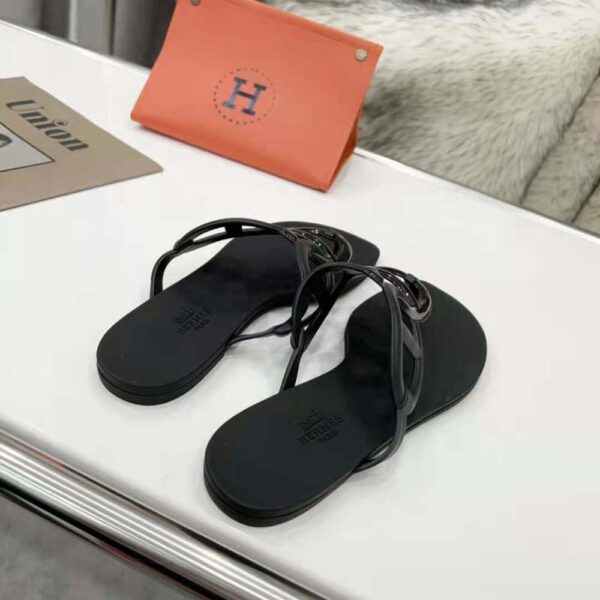 Hermes Women Egerie Sandal in Waterproof TPU with Chaine D Ancre Motif-Black (2)