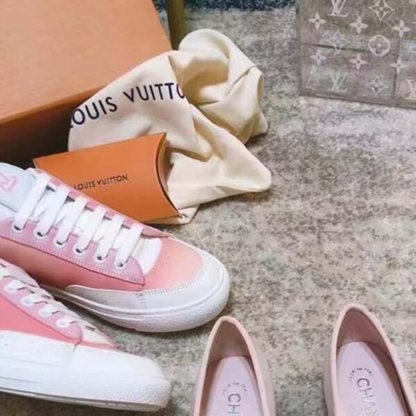 Louis Vuitton LV Women Charlie sneaker Rose Clair Pink Recycled Rubber LV Initials (2)