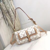 Louis Vuitton LV Women Maxi Multi Pochette Accessoires Handbag Beige Monogram Coated Canvas (3)