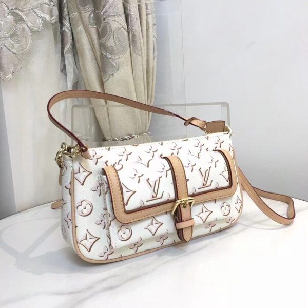 Louis Vuitton LV Women Maxi Multi Pochette Accessoires Handbag Beige Monogram Coated Canvas (5)