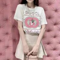 Gucci Women GG Vintage Logo Print T-Shirt Off White Cotton Jersey Crewneck (7)