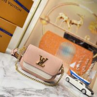 Louis Vuitton LV Women Lockme Tender Pochette Trianon Pink Quartz White Grained Calf (3)