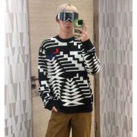 Louis Vuitton Men LV SKI Wool Pullover Regular Fit Fir Tree Jacquard Signature All Over (13)